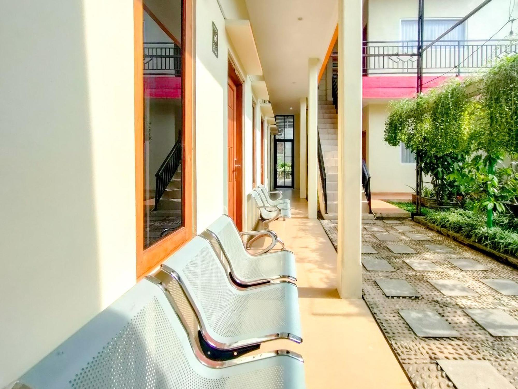 Reddoorz Syariah At Graha Adi Karya Kartasura Kartosuro Exterior foto